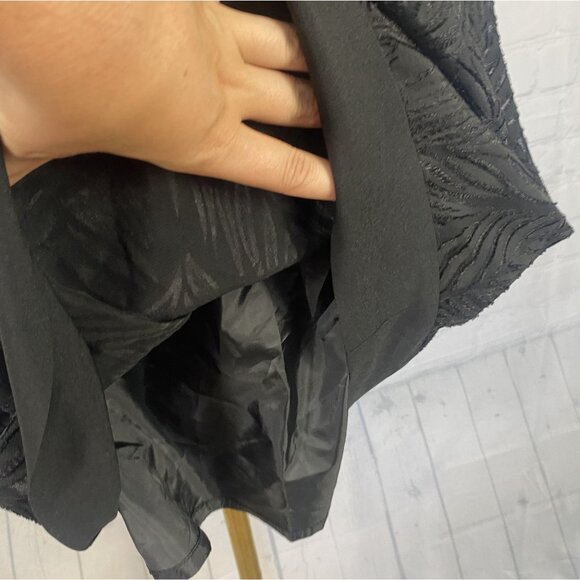 ⭐ 3/$15 J. Crew Size 2P Floral Textured Black Mini Skirt With Back Zipper - Picture 4 of 10